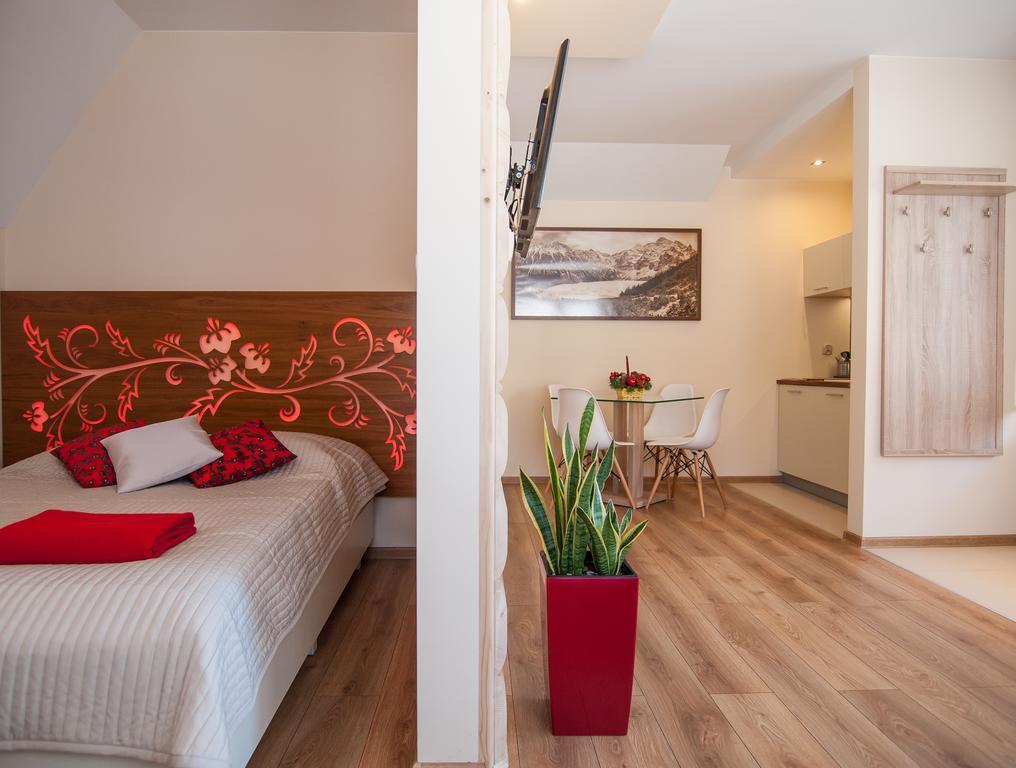 Domek & Apartament Na Ogrodzie 수헤 객실 사진